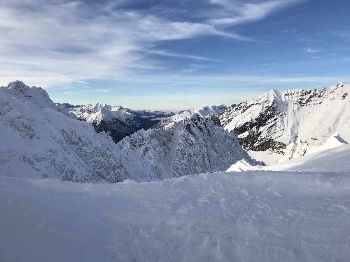 Cordillera cubierta de nieve